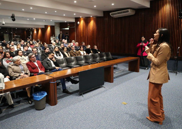 Escola do Legislativo: servidores da Assembleia participam de palestra sobre finanças pessoais e cenário econômico