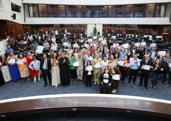 Assembleia homenageia a cidade de Colombo pelos seus 136 anos