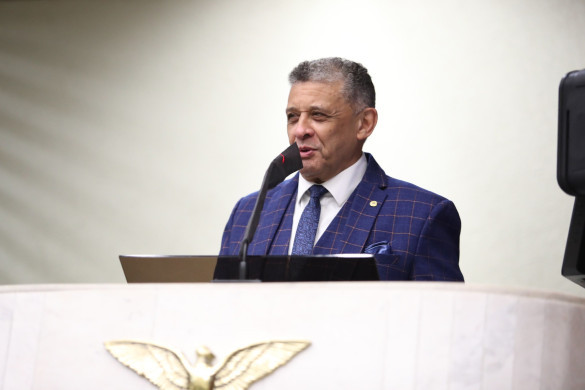 Deputado Galo comemora celeridade de obras em colégio do Litoral