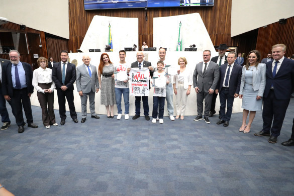 Projeto de prevenção e combate ao bullying recebe homenagem da Assembleia Legislativa do Paraná