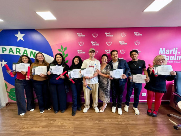 Deputada Marli Paulino (SD) homenageia alunos aprovados pelo cursinho Mais Pinhais na UFPR