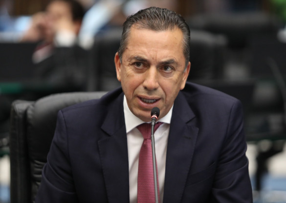 Preço baixo volta a preocupar cadeia produtiva do leite do Paraná, alerta deputado Reichembch (PSD)