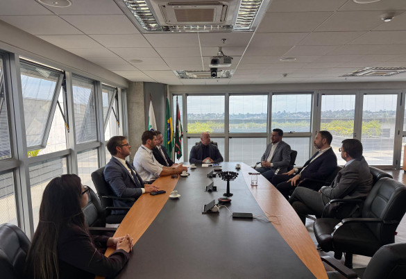 Líder da Oposição discute riscos à soberania digital com procurador-geral do MP