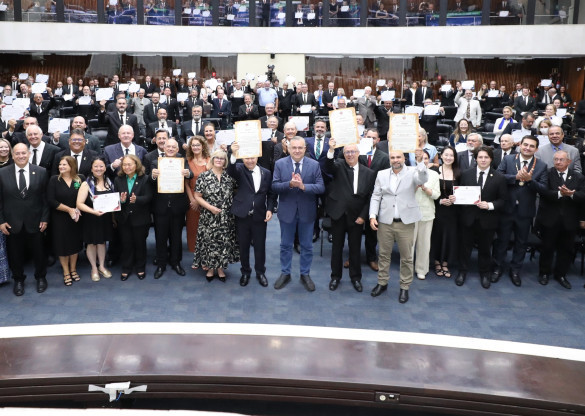 Sessão solene na Assembleia celebra Dia Estadual da Maçonaria Paranaense