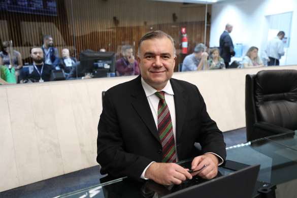 Sessão Solene homenageia o povo de Curitiba em comemoração aos 330 anos da capital