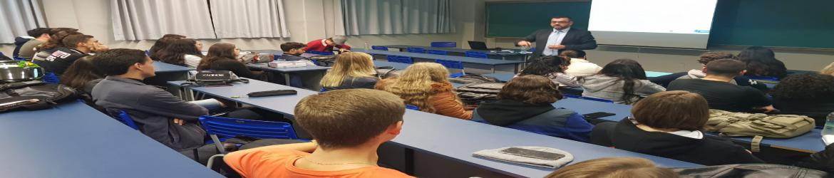 Diretor de Assistência do Plenário, Juarez Villela Filho, em ação no treinamento realizado na Universidade Estadual de Ponta Grossa