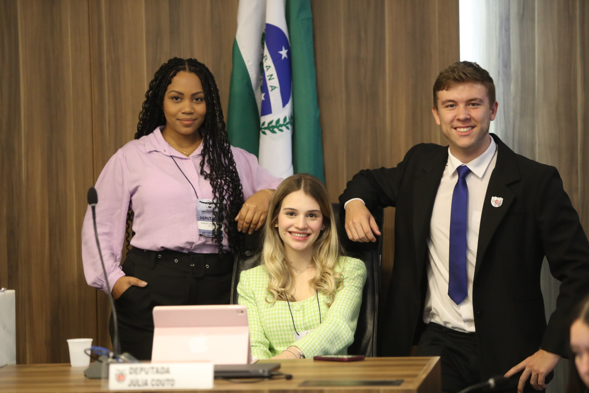 Acadêmicos revelam sonhos e sacrifícios para estar no Parlamento Universitário