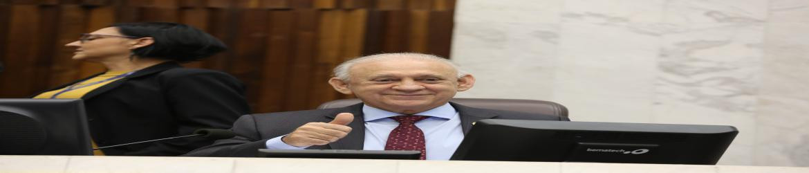 Presidente da Alep, deputado Ademar Traiano, mandou um recado de boas vindas aos deputados universitários