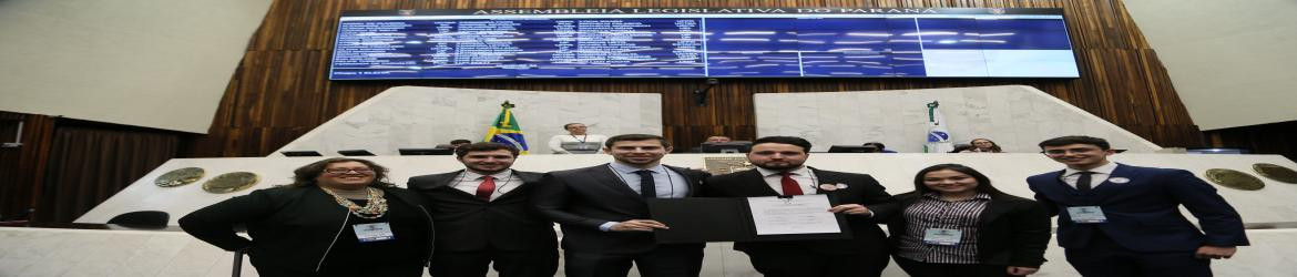 Mesa Executiva eleita no Parlamento Universitário. Leon Castellano será o presidente e Luiz Henrique o 1º secretário.