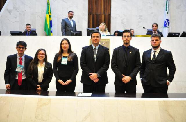 Mesa executiva que venceu as eleições. / Foto: Sandro Nascimento/ALEP