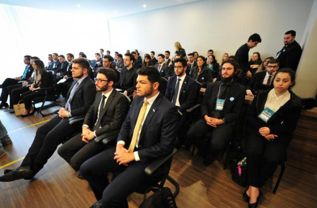 Estudantes avaliam que Parlamento Universitário será uma experiência enriquecedora. / Foto: Pedro de Oliveira/ALEP