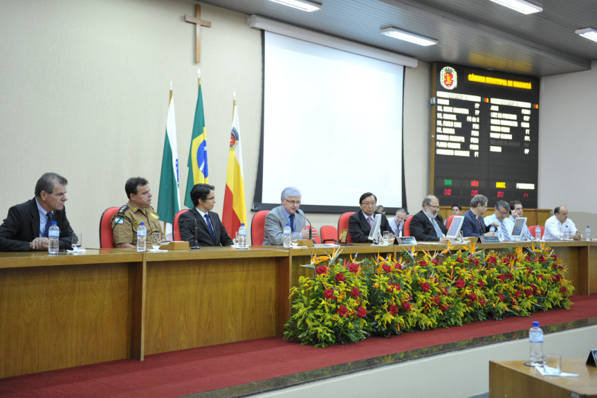 Sessão especial de lançamento da TV Câmara de Maringá em parceria com a TV Sinal.