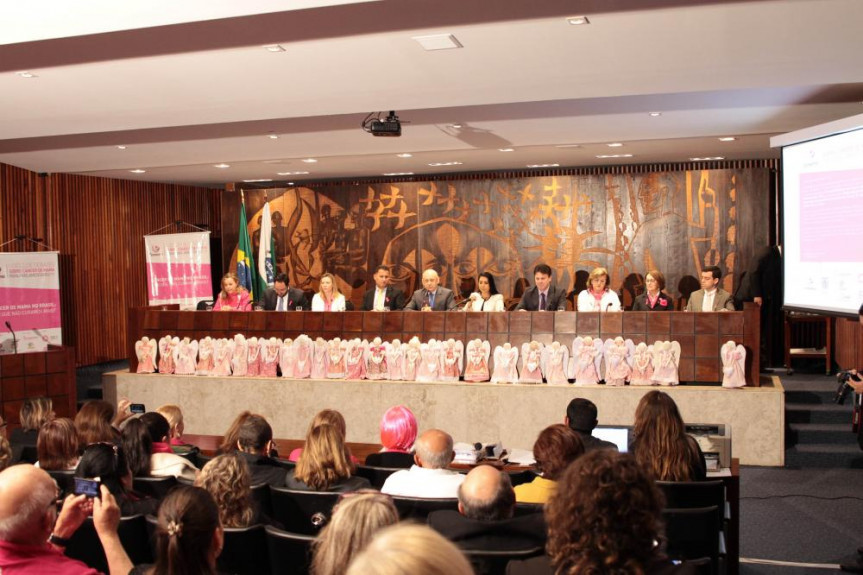 Há dois anos, durante o I Ciclo de Debates sobre o Câncer de Mama, já se discutia na Alep o acesso a tratamentos mais modernos pelo SUS.