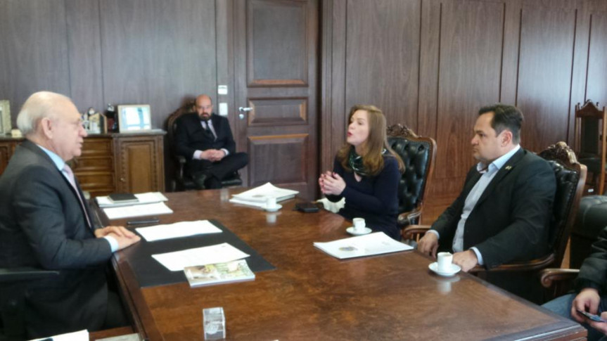 Presidente da Alep, deputado Ademar Traiano, com o deputado estadual Subtenente Everton e a deputada federal Leandre (PV) em conversa sobre o Marco Legal da Primeira Infância.