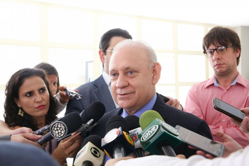 Traiano concede entrevista coletiva momentos antes da sessão plenária.