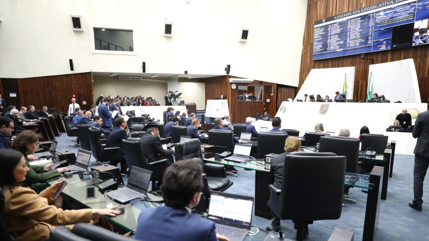Nesta terça-feira (21) foram realizadas três sessões plenárias, sendo uma ordinária e outras duas extraordinárias.