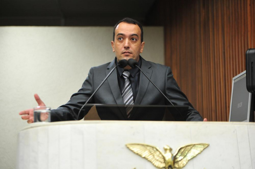O gerente Dimilson Pinto Coelho fez um relato sobre o monitoramento técnico de hidrelétrica.