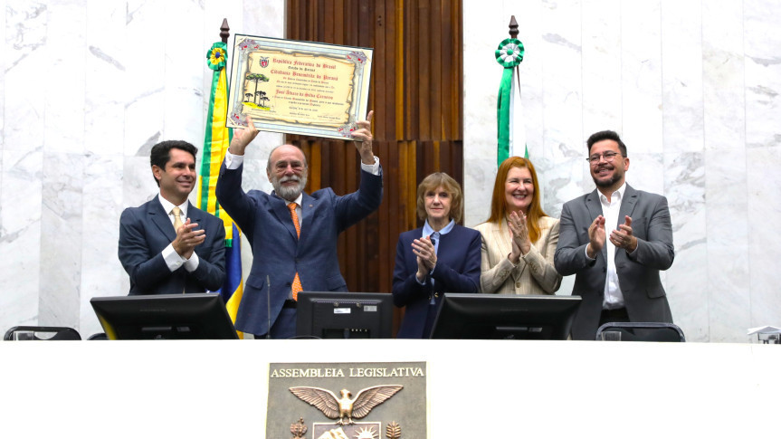 Solenidade ocorreu no Plenário da Casa na manhã desta terça-feira (28).
