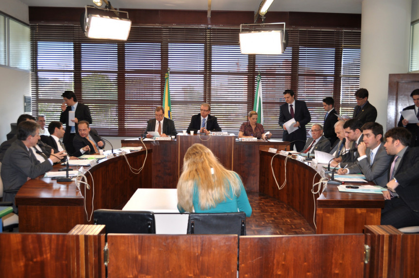 Reunião extraordinária da Comissão de Constituição e Justiça (CCJ) de quarta-feira (09/11).