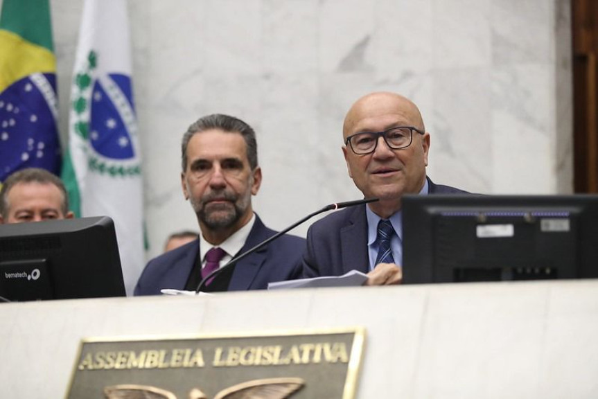 “Nestes 50 anos, a Itaipu se tornou um marco para a engenharia mundial, uma moderna fonte de energia limpa, um símbolo da união e da cooperação entre brasileiros e paraguaios e um modelo na gestão ambiental e responsabilidade social”, pontuou Romanelli.