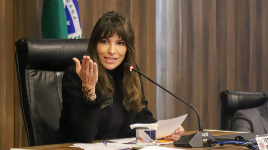 A deputada Maria Victoria (PP) é a autora da Lei nº 22.532/2025, que institui o Dia Estadual de Conscientização sobre a Adrenoleucodistrofia no Paraná.