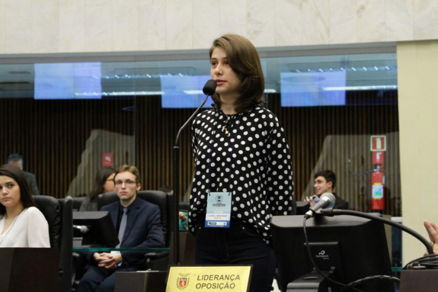 A deputada universitária Carol Maronez está na expectativa para a votação em plenário do projeto que ela apresentou.