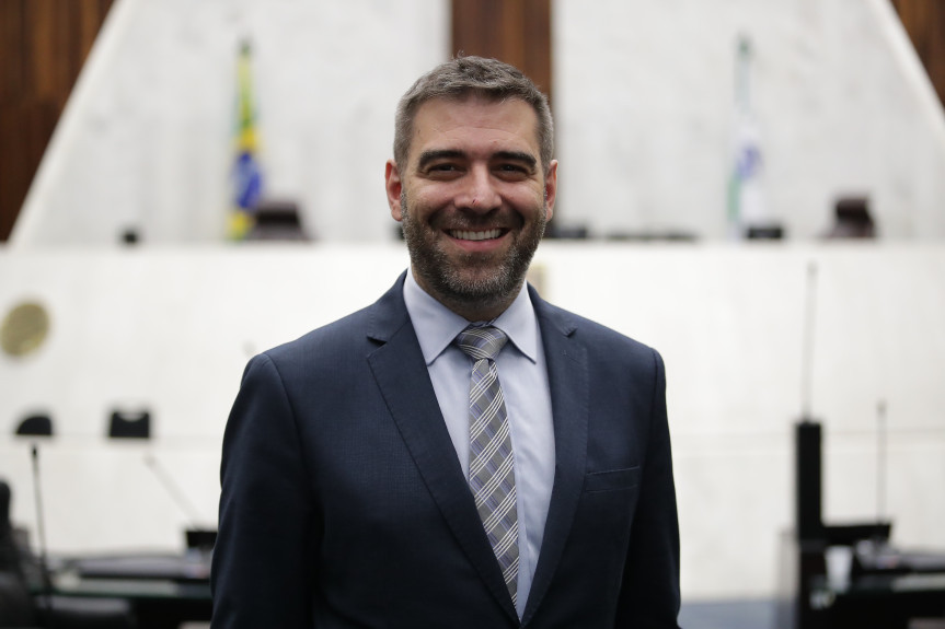 Redução da “Máquina Pública” é a principal bandeira de Denian Couto na Assembleia Legislativa.