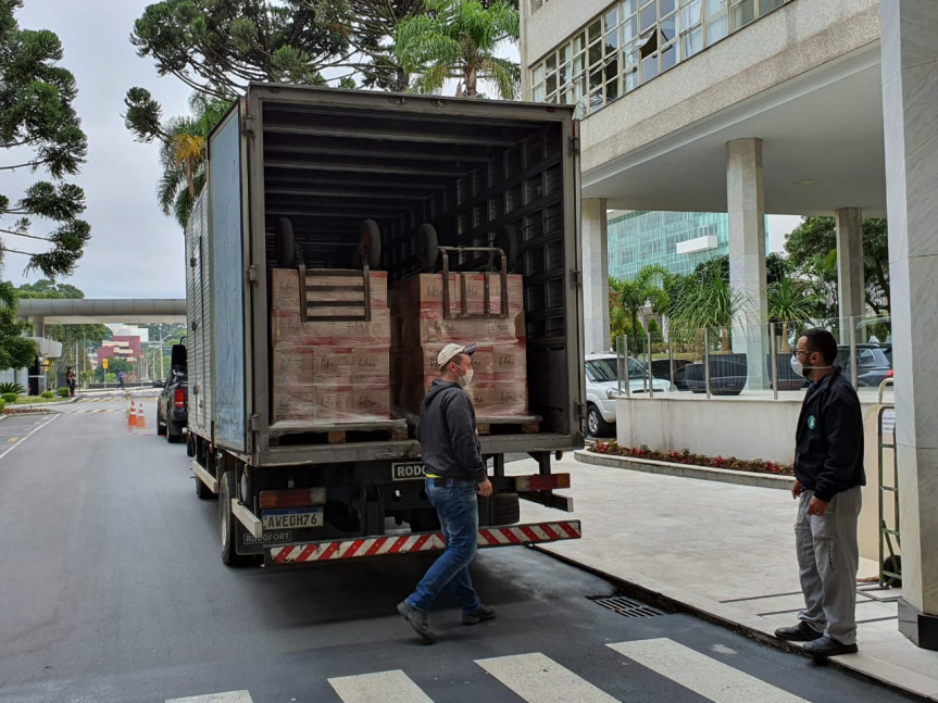 Servidores da Assembleia doam cestas básicas para a Campanha Cesta Solidária Paraná do Governo do Estado.