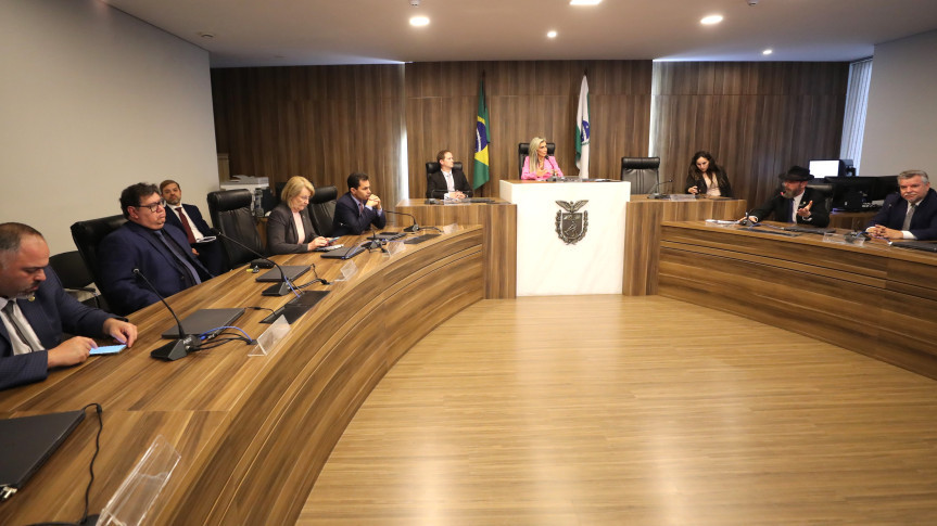Reunião ocorreu no início da tarde desta segunda-feira (27).