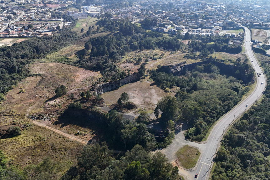 O local conta com uma área de com aproximadamente 120 mil metros quadrados.