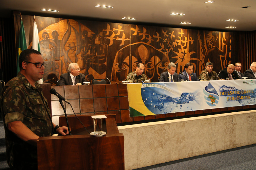 Seminário Água – Defesa do Brasil e do Paraná reuniu civis e militares para debater a importância estratégica de recursos hídricos para defesa e desenvolvimento.