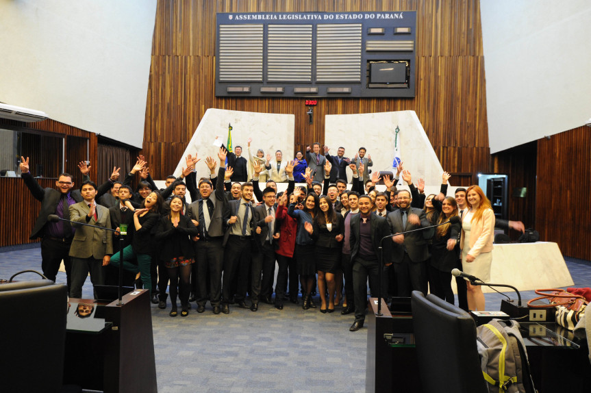O Parlamento Universitário reúne estudantes que durante duas semanas simulam as atividades desempenhadas pelos deputados estaduais.
