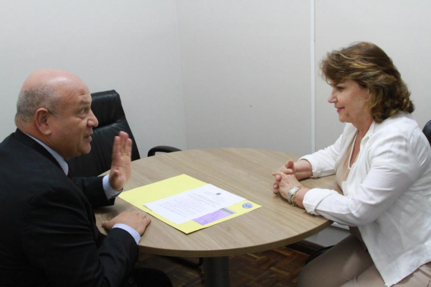 A deputada Cristina Silvestri (PPS) apresentou ao desembargador Mário Ramidoff as ações e os projetos que estão sendo encaminhados pela Procuradoria da Mulher voltado à defesa e proteção das mulheres.