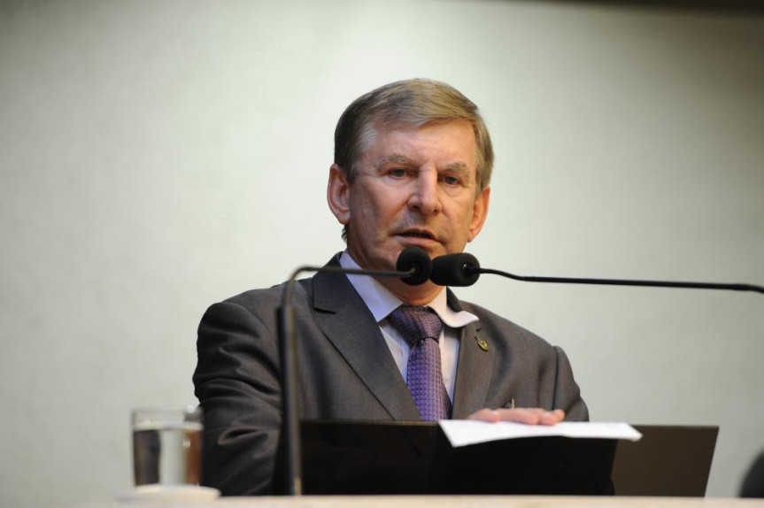 Deputado Elio Rusch (DEM),relator da Comissão de Orçamento. 