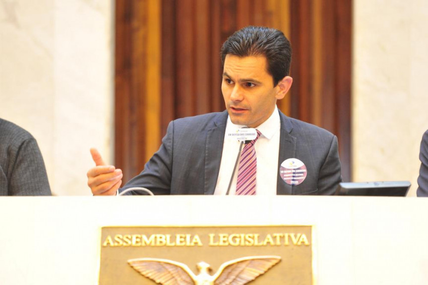 Audiência pública presidida pelo deputado Marcio Pacheco (PPL) discutiu precarização dos serviços e atendimento dos Correios.