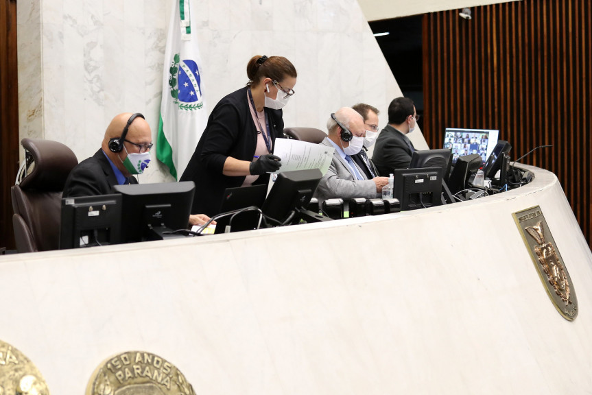 Projeto que visa dar mais transparência no momento da revisão de cobranças de serviços prestados por empresas ao Estado é aprovado na Assembleia Legislativa do Paraná.