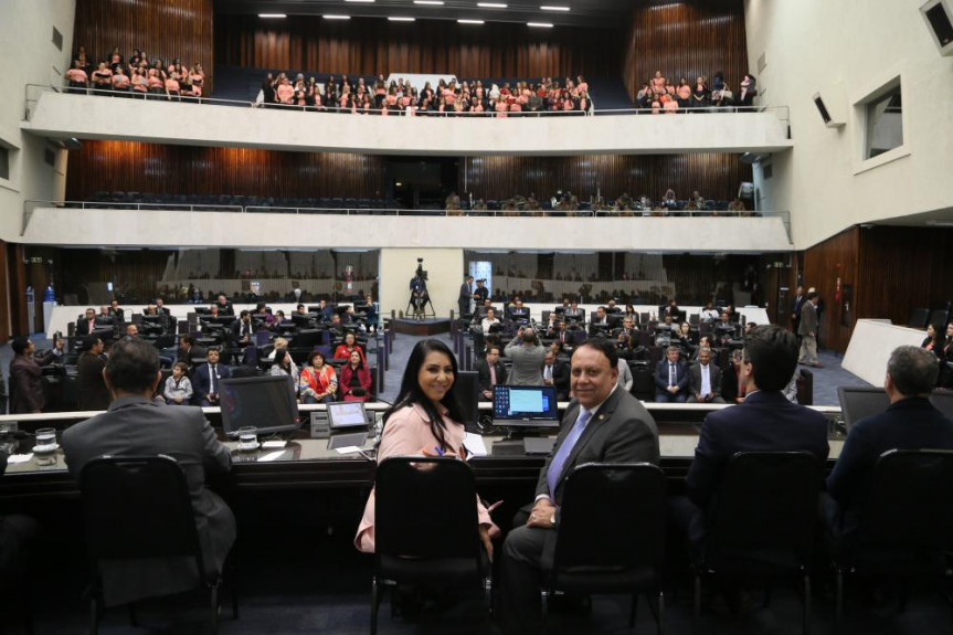 O pastor Ival Teodoro da Silva recebeu hoje (8) o título de Cidadão Honorário do Paraná.