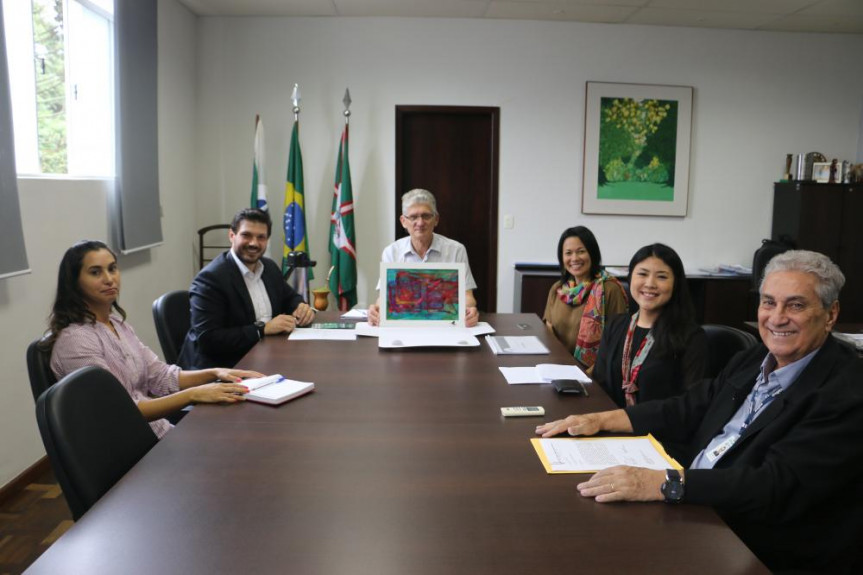 Reunião na Secretaria de Agricultura e Abastecimento garantiu o apoio do Governo para a realização do 36º Encontro Estadual de Sericicultura em Iretama.