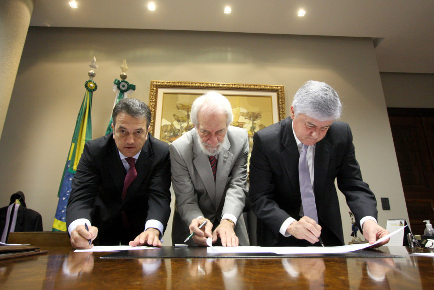 Assembleia Legislativa assina convênio com o Sistema Fecomércio/Sesc/Senac Paraná para divulgar as ações desse segmento econômico através da TV Sinal.