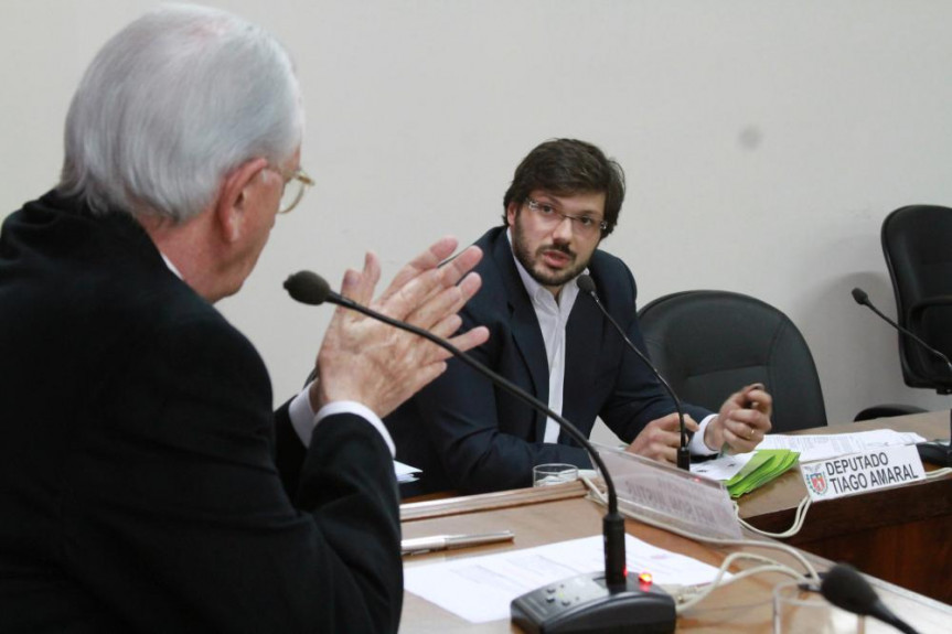 Deputado Tiago Amaral (PSB), relator na Comissão de Finanças dos projetos de lei que tratam dos vencimentos dos servidores.