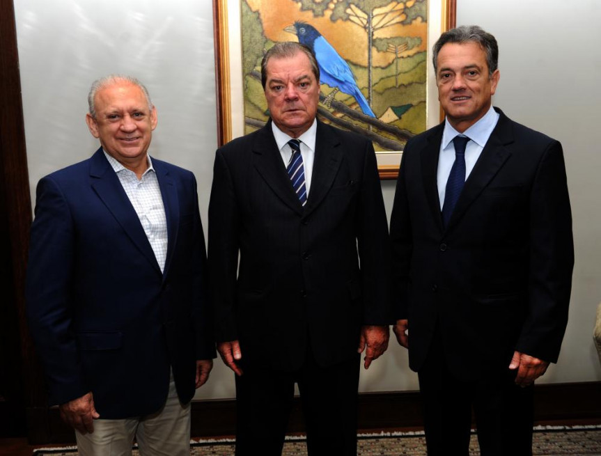 Presidente da Alep, dep. Traiano; futuro ouvidor-geral, Caíto Quintana e o 1º secretário, dep. Plauto Miró.
