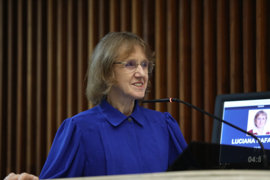 “É fundamental que existam iniciativas do Poder Público que estimulem mulheres e meninas a seguirem as mais diversas áreas de ensino, inclusive as áreas de tecnologia, engenharia e exatas”, explica a deputada Luciana Rafagnin.