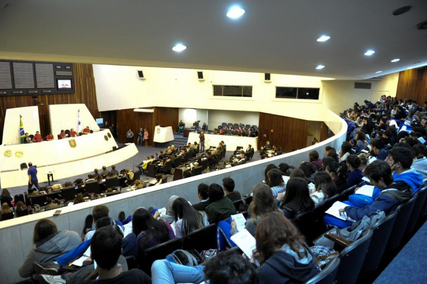 Assembleia promove aulão do Enem com projeto Eureka.