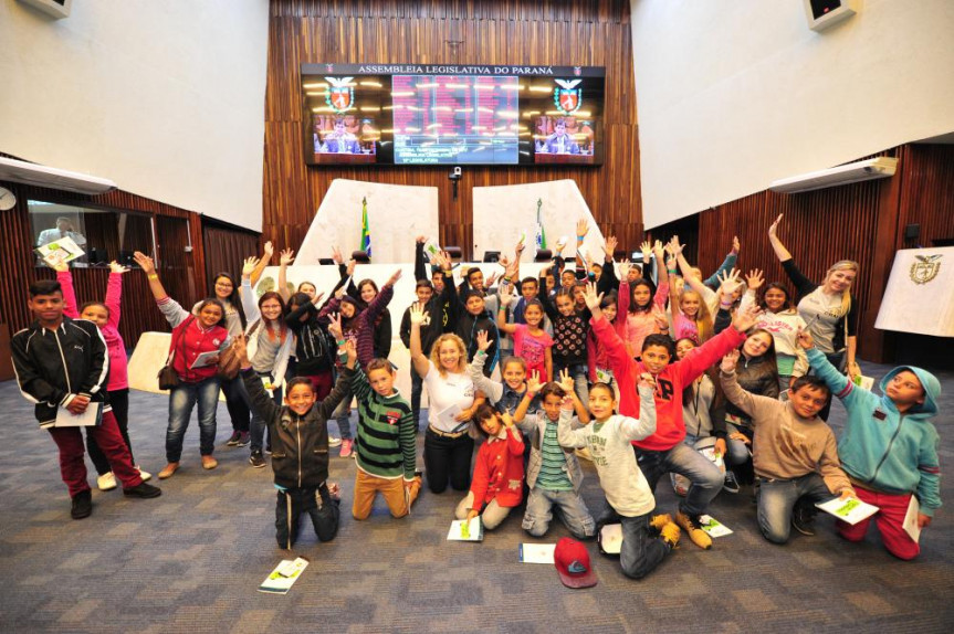 Alunos da Escola CRAS, de São José da Boa Vista, em visita a Alep, em 2017.