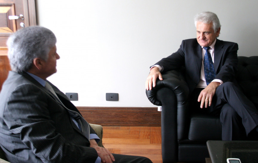 Presidente da Assembleia Legislativa, deputado Valdir Rossoni (PSDB), recebe o presidente interino da Câmara Municipal de Curitiba (CMC), vereador Sabino Picolo (DEM).