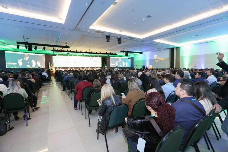 Governadores discutiram ações contra a crise econômica durante a Conferência da Unale, em Foz do Iguaçu.