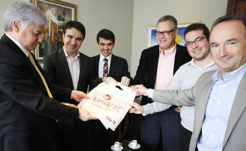 Presidente do Legislativo, deputado Valdir Rossoni (PSDB), recebe representante de empresa francesa.