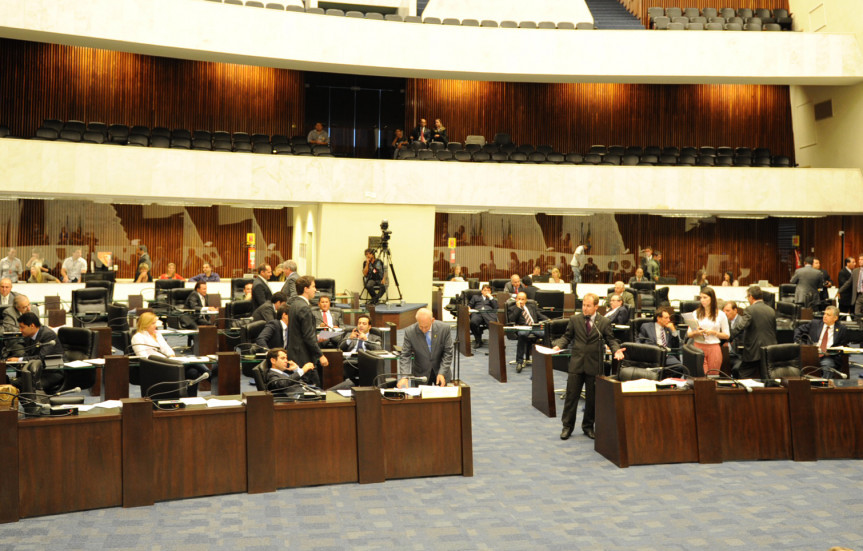 Deputados durante os trabalhos em Plenário.