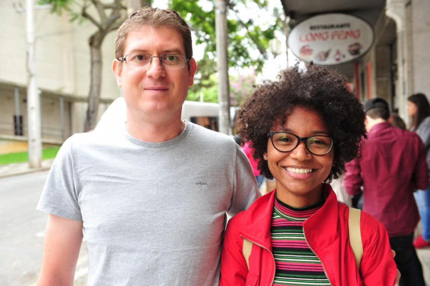 Professor Reginaldo dos Santos Simões e sua aluna Luisa Fernanda Martins da Silva.