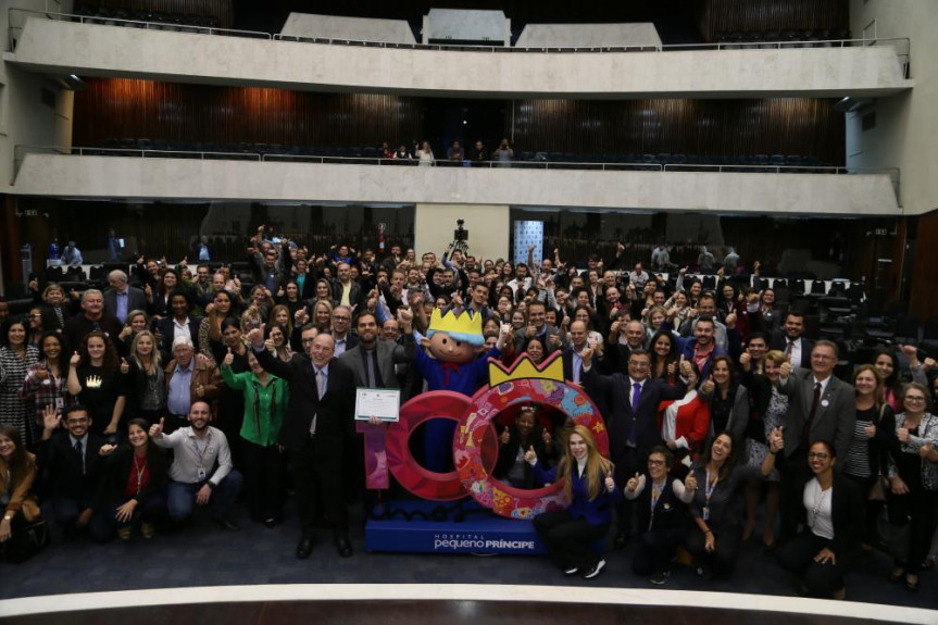 Cerimônia reuniu médicos, pacientes e colaboradores de inúmeras áreas.